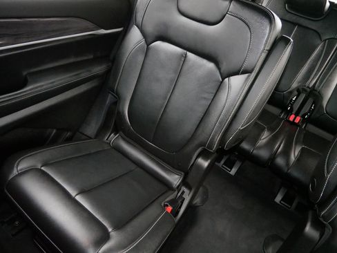 Used 2022 Jeep Grand Cherokee L Limited w/ Trailer Tow Group (B) image 12