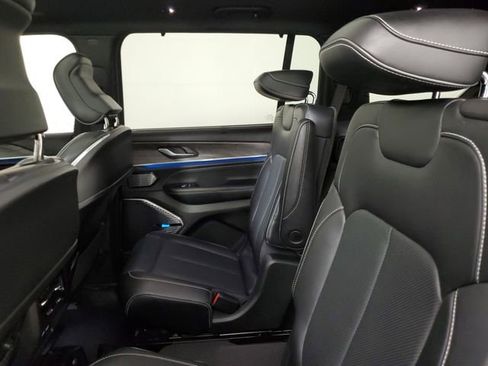 Used 2021 Jeep Grand Cherokee L Overland w/ Luxury Tech Group IV image 13