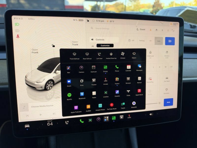 Used 2022 Tesla Model Y Long Range AWD/4WD image 25