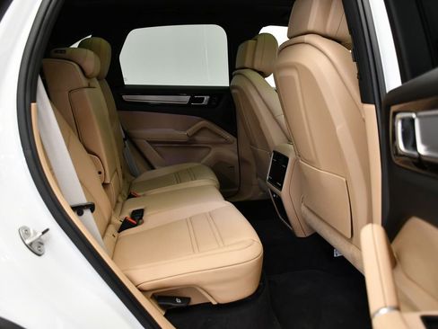 Used 2022 Porsche Cayenne Platinum Edition image 54