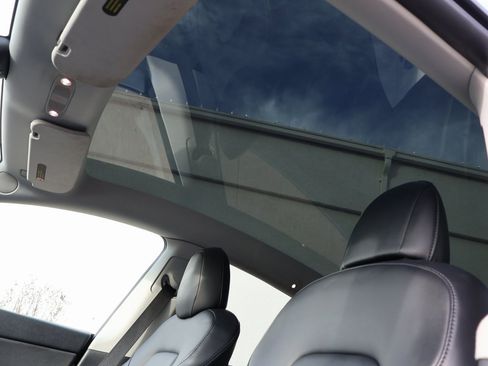 Used 2021 Tesla Model Y Long Range image 33