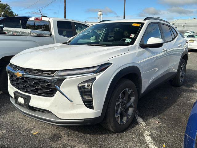 Used 2024 Chevrolet Trax LT w/ Driver Confidence Package FWD image 2