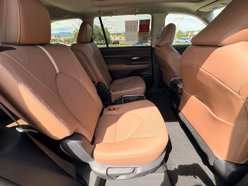 Used 2026 Toyota Grand Highlander AWD Hybrid image 30