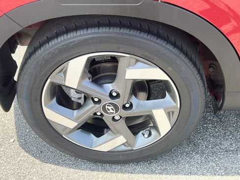 Used 2022 Hyundai Venue SEL FWD image 18