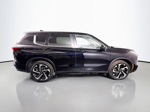 Used 2024 Mitsubishi Outlander SE Black Edition image 11