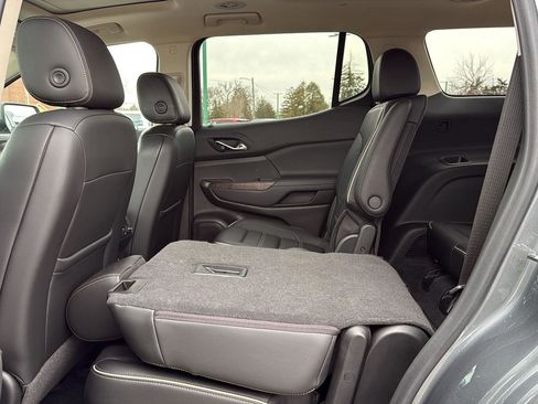 Used 2022 GMC Acadia Denali w/ Denali Ultimate Package image 17