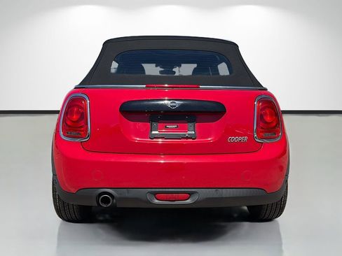 Used 2019 MINI Cooper Signature w/ Signature Upholstery Package image 4