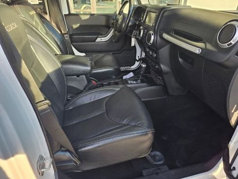 Used 2016 Jeep Wrangler Unlimited Sahara w/ Dual Top Group image 20