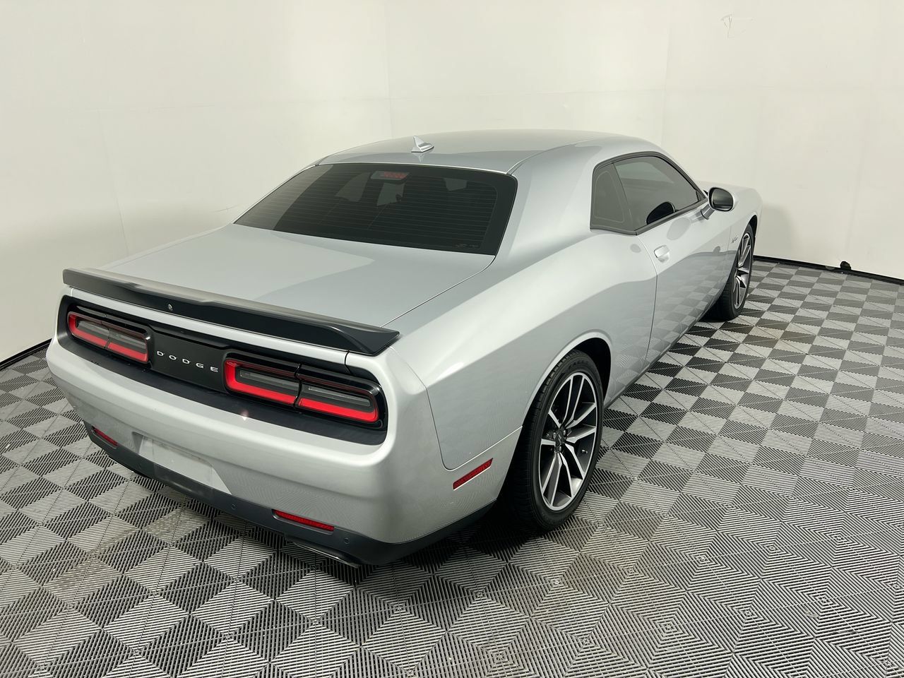 Used 2023 Dodge Challenger R/T RWD image 3