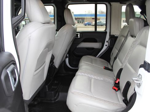 Used 2023 Jeep Wrangler Unlimited Sahara image 10