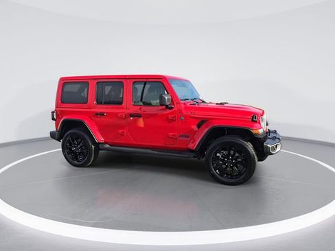 Used 2025 Jeep Wrangler Unlimited Sahara AWD/4WD image 9