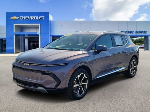 Certified 2025 Chevrolet Equinox EV LT image 2