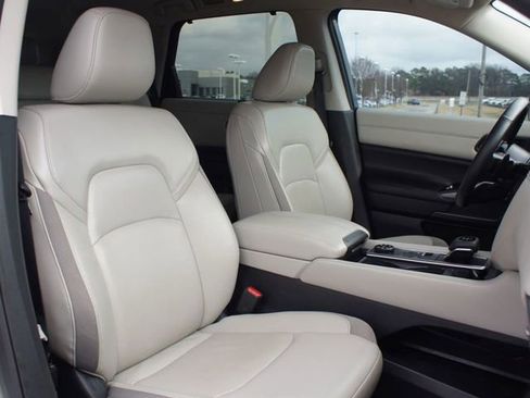 Used 2024 Nissan Pathfinder SL image 8