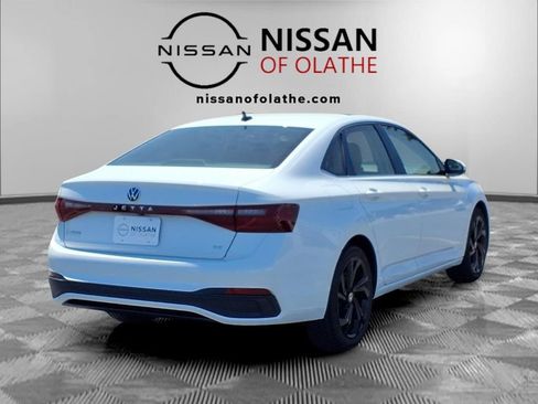 Used 2025 Volkswagen Jetta SE w/ Sunroof Package FWD image 28