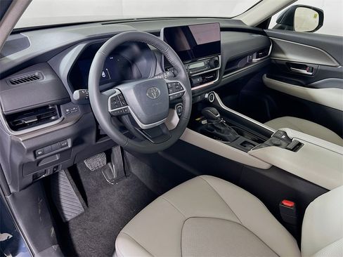 New 2026 Toyota Grand Highlander XLE image 10