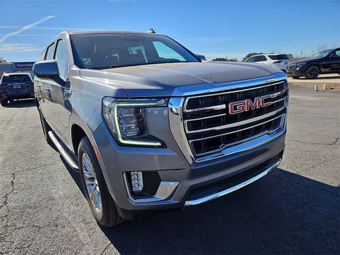 Used 2022 GMC Yukon XL SLT image 11