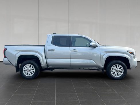 Used 2026 Toyota Tacoma SR5 AWD/4WD image 6