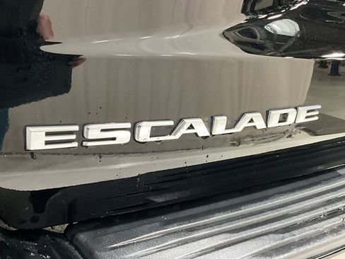 Used 2023 Cadillac Escalade Premium Luxury AWD/4WD image 31