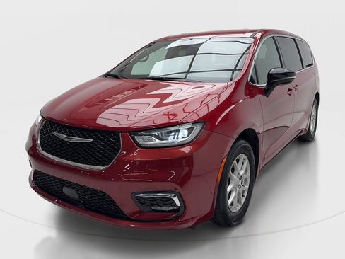 Used 2025 Chrysler Pacifica Select FWD image 4
