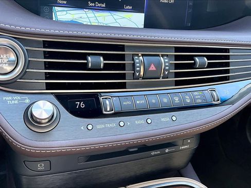 Used 2020 Lexus LS 500 w/ Accessory Package (Z2) image 34