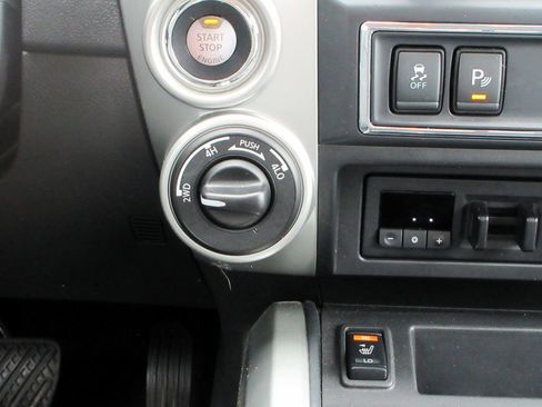 Used 2019 Nissan Titan PRO-4X w/ Pro-4x Convenience Package image 17