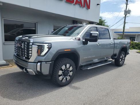 Used 2024 GMC Sierra 3500 Denali w/ Denali Reserve Package AWD/4WD image 12