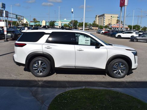 New 2026 Nissan Pathfinder SL FWD image 15