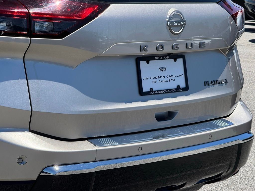 Used 2024 Nissan Rogue Platinum w/ Platinum Premium Package FWD image 9