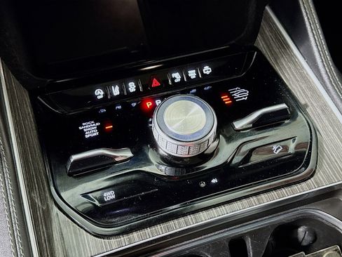 Used 2022 Jeep Wagoneer Series III w/ Premium Group I image 20