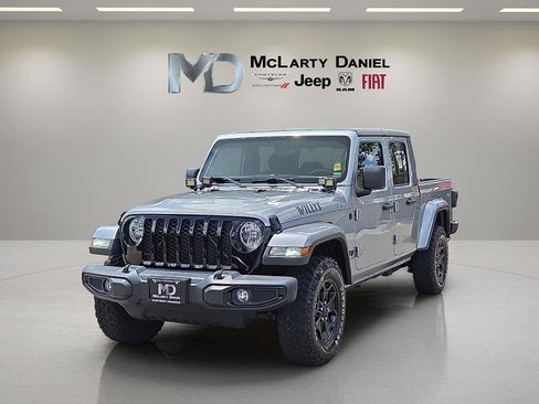 Used 2021 Jeep Gladiator Sport AWD/4WD image 2