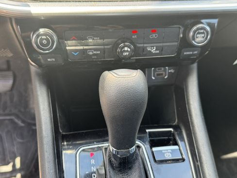 Used 2024 Jeep Compass Sport AWD/4WD image 28