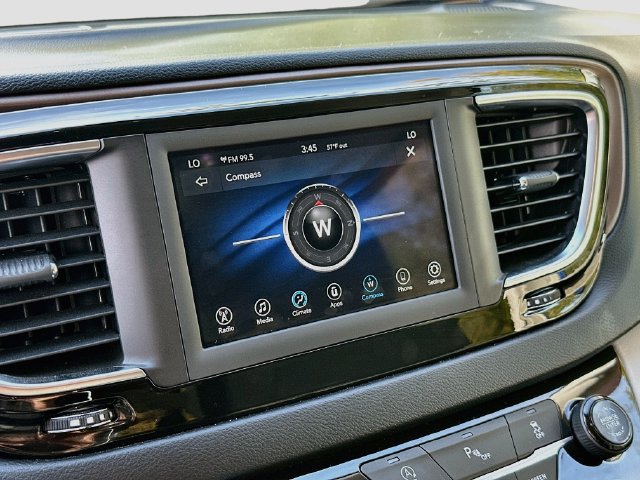 Used 2019 Chrysler Pacifica Touring Plus w/ Tire & Wheel Group FWD image 13