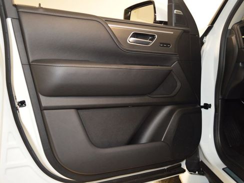 Certified 2025 INFINITI QX80 Pure RWD image 17