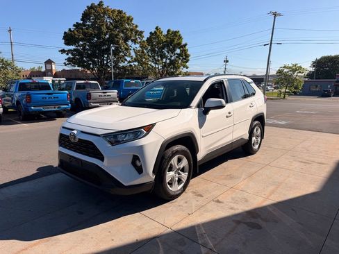 Used 2019 Toyota RAV4 XLE w/ Convenience Package AWD/4WD image 9