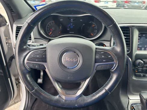 Used 2019 Jeep Grand Cherokee Laredo image 11