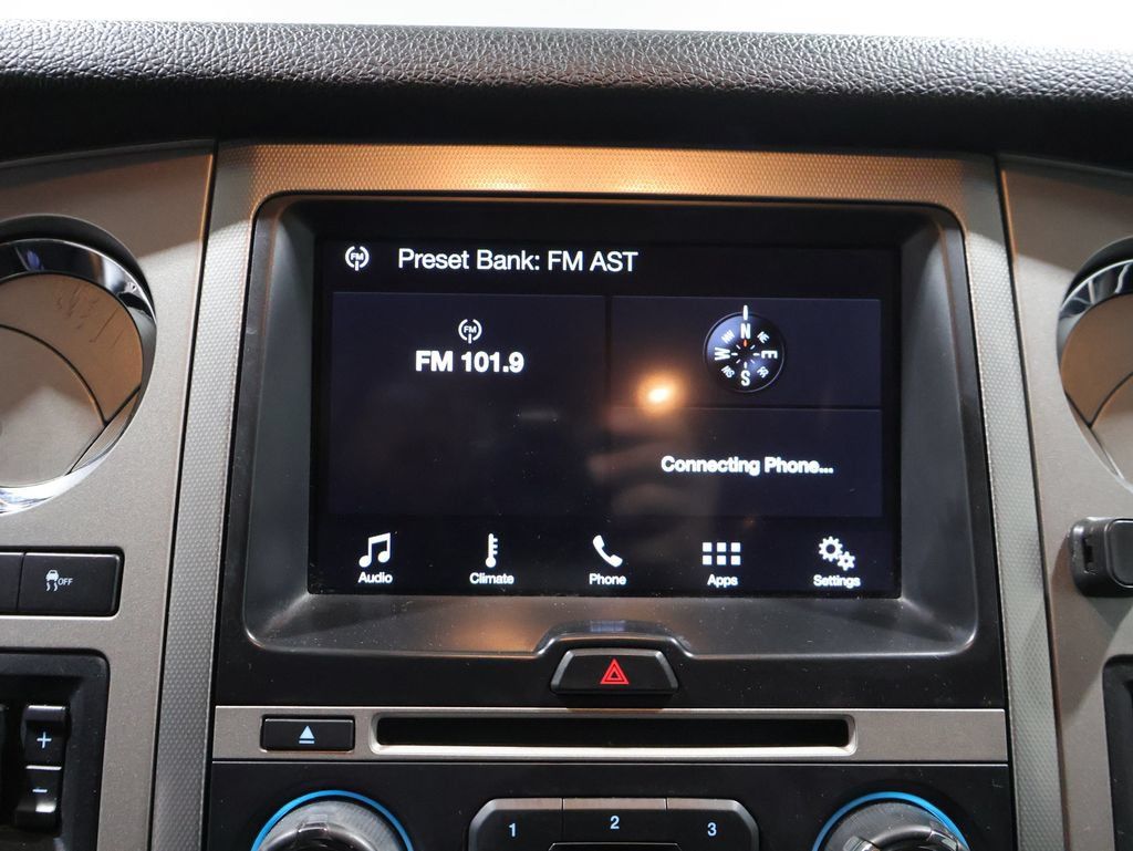 Used 2017 Ford Expedition XLT w/ Equipment Group 202A AWD/4WD image 30