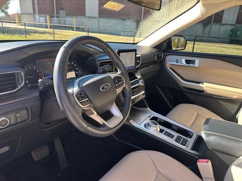 Certified 2021 Ford Explorer Limited w/ Equipment Group 301A image 10