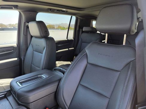 Used 2024 GMC Yukon XL Denali AWD/4WD image 24
