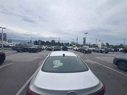 Used 2020 Kia Forte LXS FWD image 18