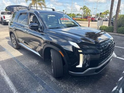 Used 2025 Hyundai Palisade SEL FWD image 3