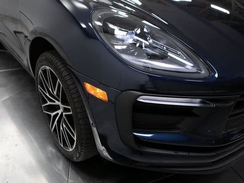 Certified 2023 Porsche Macan image 12