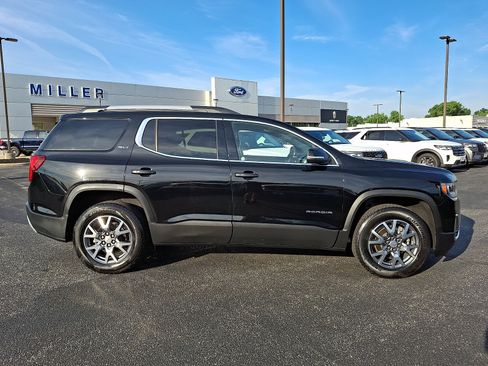 Used 2023 GMC Acadia SLT w/ LPO, Floor Liner Package FWD image 7