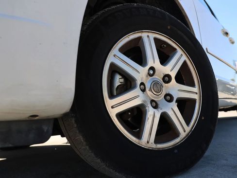 Used 2008 Chrysler Town & Country Touring image 26