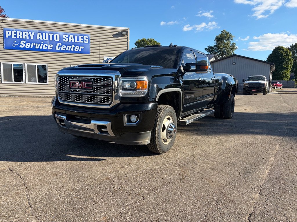 Used 2019 GMC Sierra 3500 Denali w/ Duramax Plus Package AWD/4WD image 2