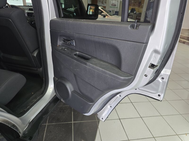 Used 2009 Jeep Liberty Sport w/ Popular Equipment Group AWD/4WD image 16