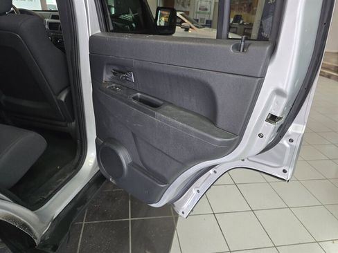 Used 2009 Jeep Liberty Sport w/ Popular Equipment Group image 16