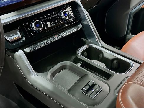 Used 2025 GMC Sierra 2500 Denali Ultimate image 17