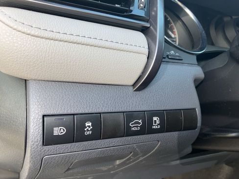 Used 2019 Toyota Camry LE image 9