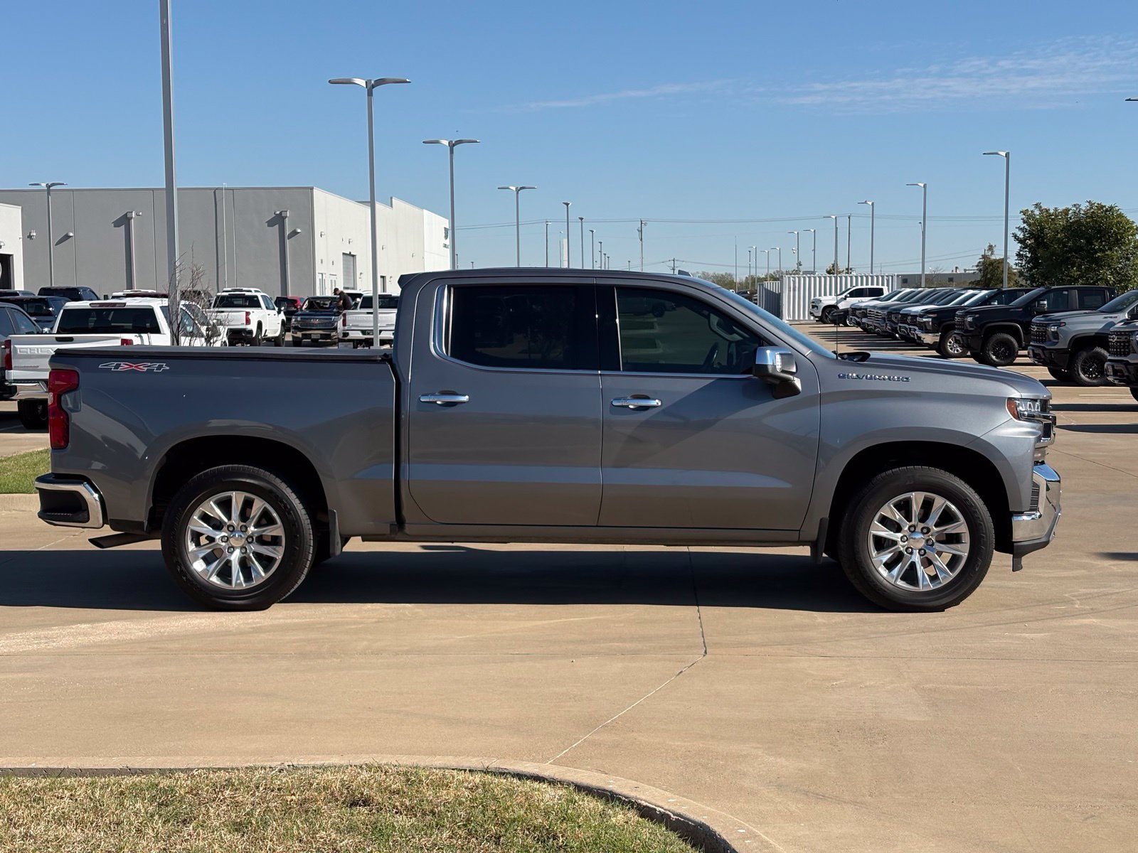 Certified 2020 Chevrolet Silverado 1500 LTZ w/ LTZ Premium Package AWD/4WD image 8