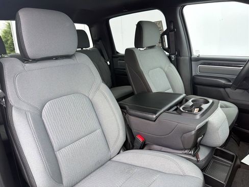 Used 2022 RAM 1500 Big Horn AWD/4WD image 6